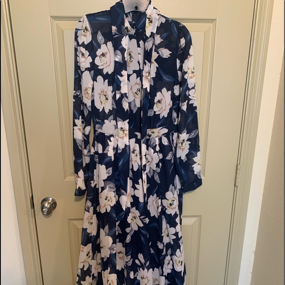 Navy floral maxi dress Size Medium